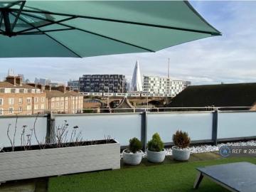 Sharpley Court, London, SE1 2 bed penthouse to rent £4,500 pcm £1,038 pw