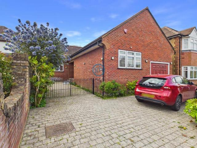 Sharps Lane, Ruislip HA4 6 bed house to rent £3,950 pcm £912 pw