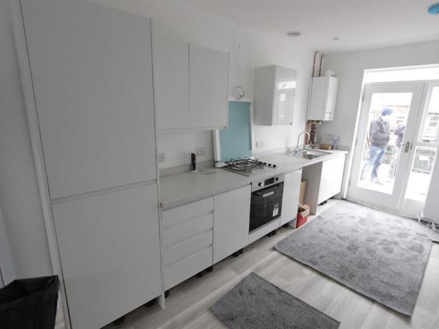 Sharrow Vale Road, Sheffield S11, 1 bed flat to rent, £950 pcm | PrimeLocation
