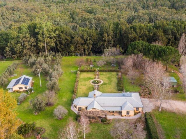 'She Oaks' RIVERSIDE RURAL LIVING