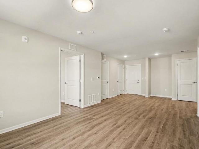 Shea Ravines 1 Bedroom Apartment for Rent at 2931 Burlingame Ave Sw, Wyoming, MI 49509