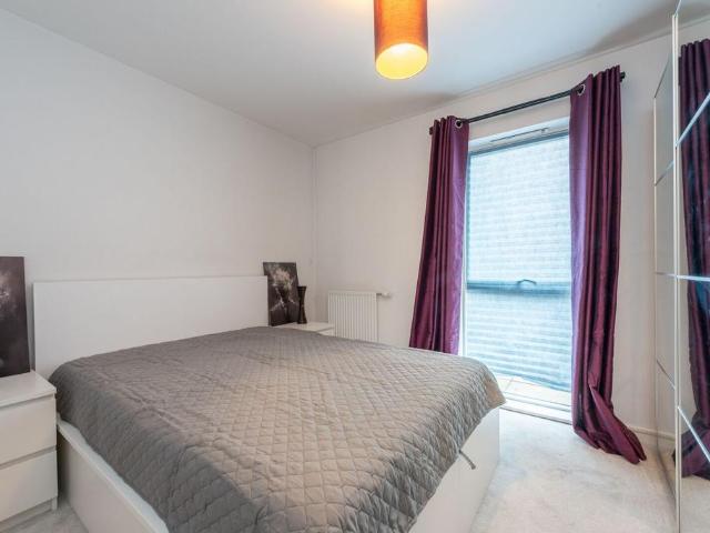 Shearwater Drive, Hendon, London, NW9 1 bed flat to rent £2,400 pcm £554 pw