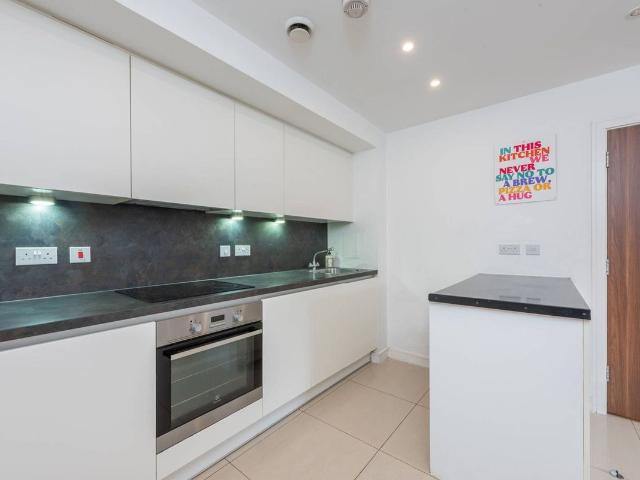 Shearwater Drive, Hendon, London NW9, 1 bed flat to rent, £2,400 pcm | PrimeLocation