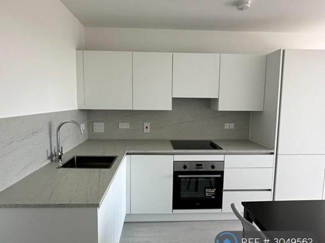Shearwater Drive, London, NW9 1 bed flat to rent £1,800 pcm £415 pw