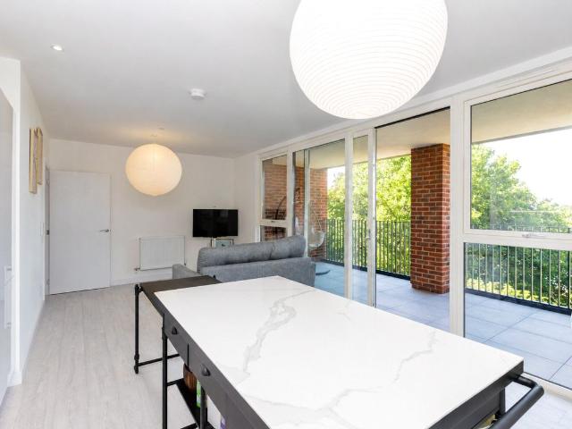 Shearwater Drive, London NW9, 1 bed flat to rent, £2,000 pcm | PrimeLocation