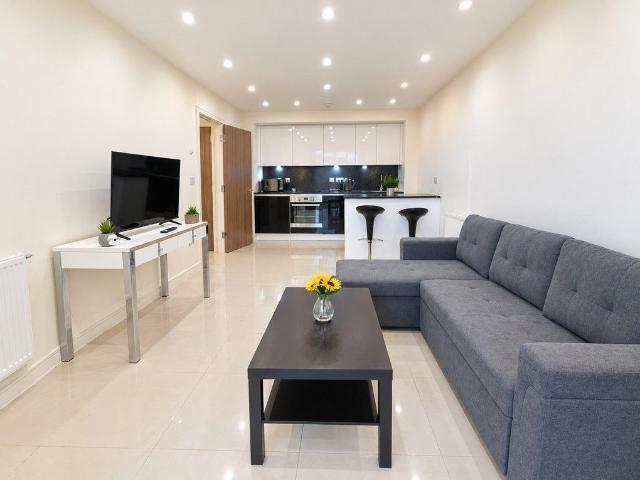 Shearwater Drive, London NW9, 2 bed flat to rent, £1,950 pcm | PrimeLocation