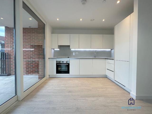 Shearwater Drive, London NW9, 2 bed flat to rent, £2,450 pcm | PrimeLocation