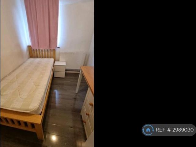 Shearwood Crescent, Crayford. 1 bed in a house share to rent £600 pcm £138 pw