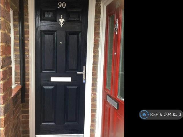 Sheaveshill Court, Edgware, NW9 3 bed flat to rent £2,000 pcm £462 pw