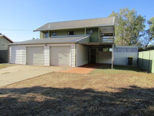SHED OUT THE BACK PLUS DLUG LARGE LIVING AREA INTERNAL STAIRS PRIVATE