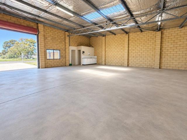Shed for Lease Ideal for Storage or Business Use!