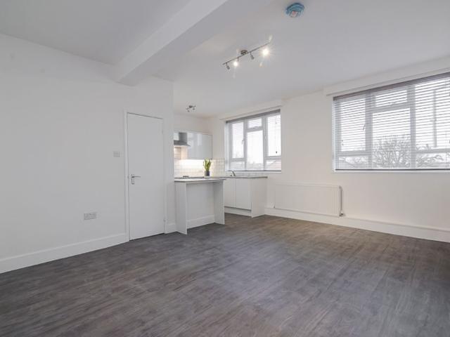 Sheen Lane, London SW14, 1 bed flat to rent, £1,650 pcm | PrimeLocation
