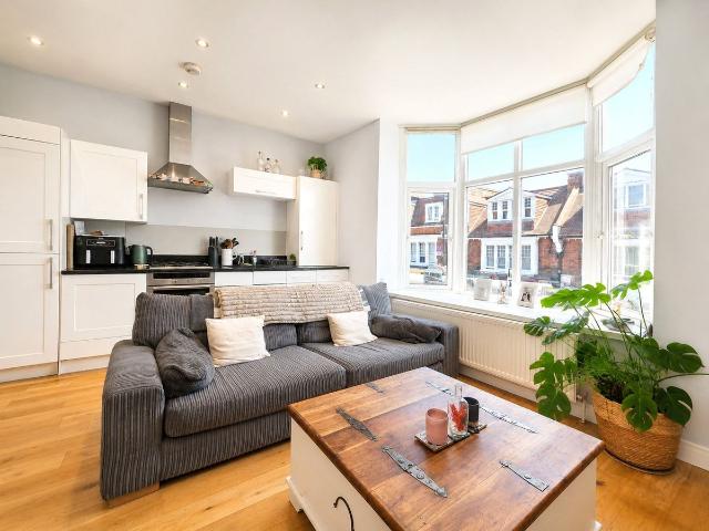 Sheen Lane, London SW14, 1 bed flat to rent, £1,690 pcm | PrimeLocation
