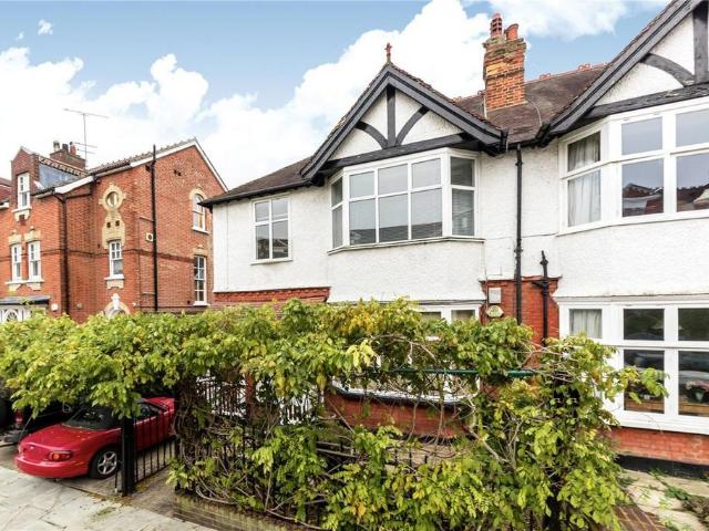 Sheen Park, Richmond TW9 3 bed flat to rent £2,750 pcm £635 pw
