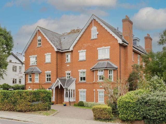 Sheen Road, Richmond TW10, 2 bed flat to rent, £2,500 pcm | PrimeLocation