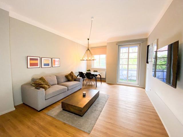 'Sheena' beautiful 2 room apartment with balcony in a central location, Berlin Amsterdam Apartments for Rent