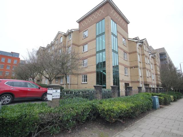 Sheepcote Road, Harrow HA1 3 bed apartment to rent £2,100 pcm £485 pw