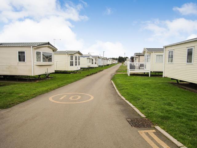 Sheerness Holiday Park, Halfway Road, Minster On Sea, Sheerness ME12, 2 bed bungalow to rent, £800 pcm | PrimeLocation