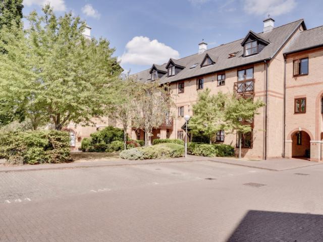 Sheering Mill Lane, Harlow, CM21 2 bed flat to rent £1,250 pcm £288 pw