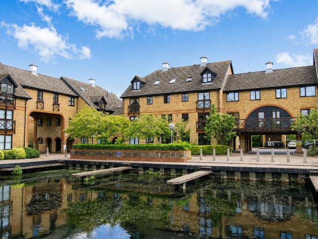Sheering Mill Lane, Sawbridgeworth CM21, 2 bed flat to rent, £1,400 pcm | PrimeLocation