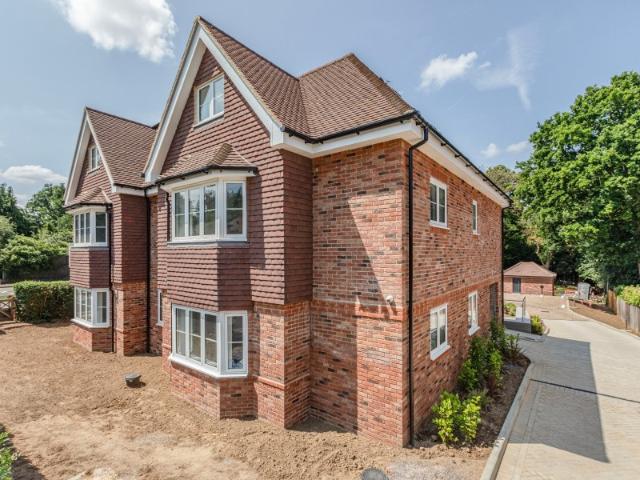 Sheerwater Road, West Byfleet 2 bedrooms Property for lettings Seymours