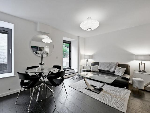 Sheet Street, Windsor, Berkshire, SL4 1 bed apartment to rent £1,550 pcm £358 pw