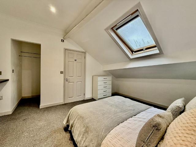 Sheffield Road, Barnsley, South. 6 bed house share to rent £542 pcm £125 pw