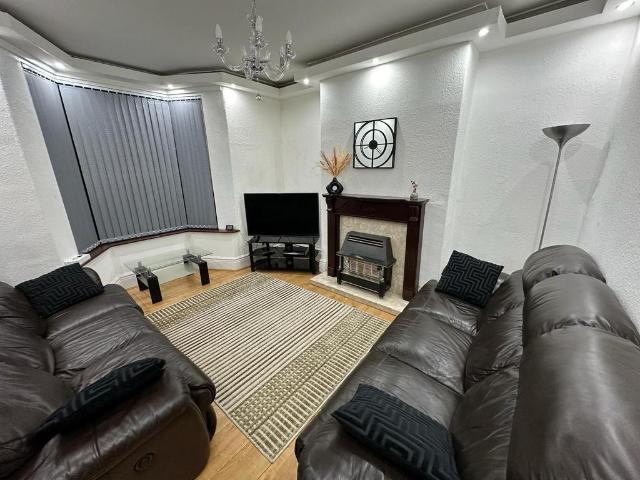 Sheffield S7 4 bed semi detached house to rent £1,200 pcm £277 pw