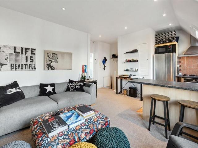 Sheffield Terrace, London W8, 1 bed flat to rent, £2,799 pcm | PrimeLocation