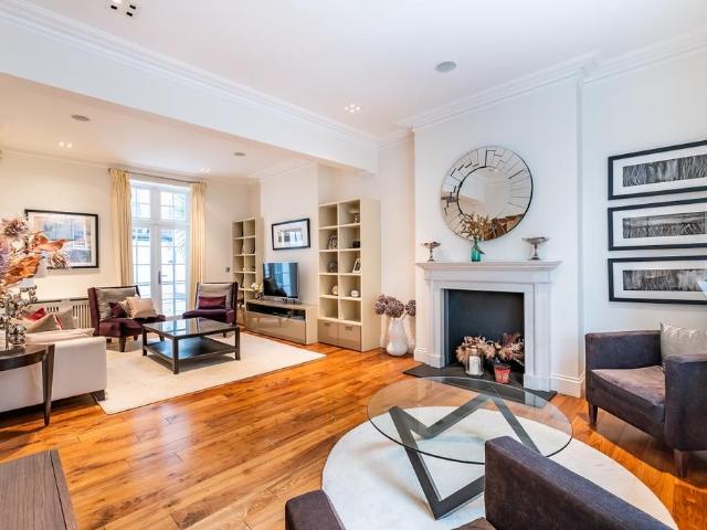 Sheffield Terrace London W8 5 bed townhouse to rent £19,000 pcm £4,385 pw