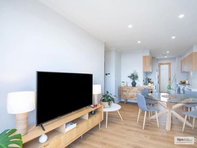 Sheique, bright and cosy Mount Barker home close to the lake!
