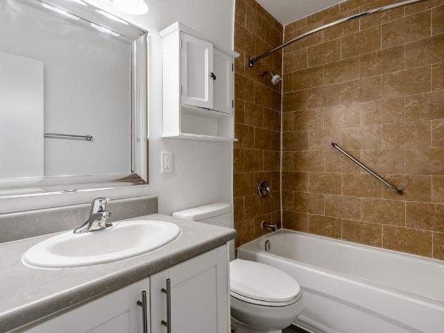 Sheldon Towers 2 Bedroom Apartment for Rent at 270 Sheldon Ave, Toronto, ON M8W 4M1 Alderwood