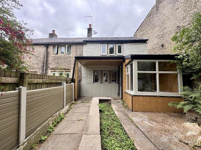 Shelderslow, Springhead, Oldham. 3 bed semi detached house to rent £1,150 pcm £265 pw