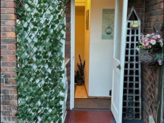 Sheldrick Cl, London, SW19 Studio to rent £1,150 pcm £265 pw