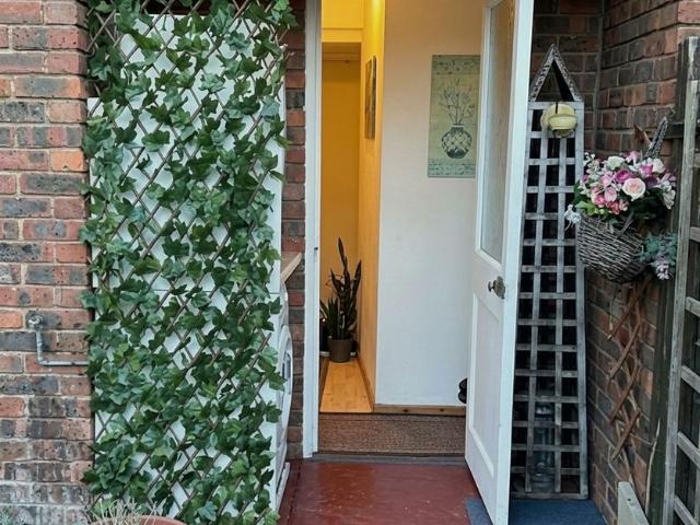 Sheldrick Close, London, SW19 1 bed terraced house to rent £1,250 pcm £288 pw