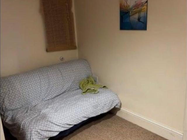 Sheldrick Close, London SW19 Studio to rent £1,150 pcm £265 pw