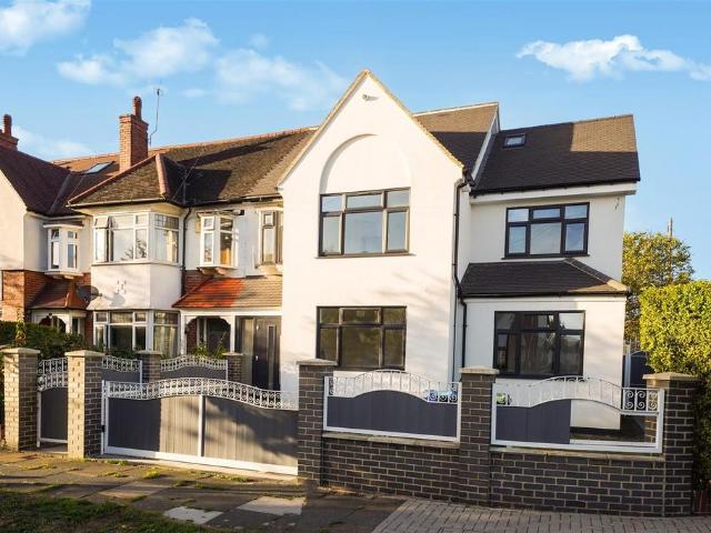 Shelley Gardens, North Wembley 2 bed maisonette to rent £2,700 pcm £623 pw