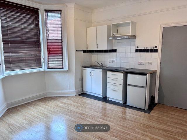 Shelley St, Swindon SN1, 1 bed flat to rent, £825 pcm | PrimeLocation
