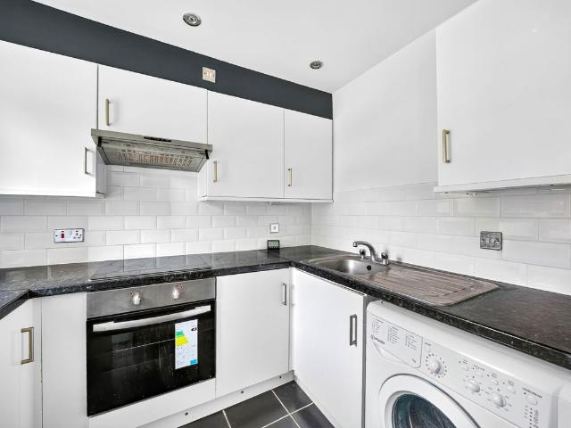 Shelley Way, Wimbledon SW19, 2 bed flat to rent, £1,900 pcm | PrimeLocation