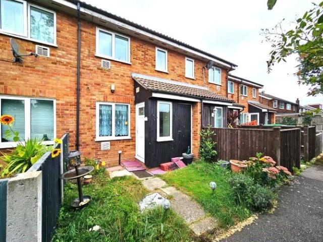 Shellfield Close, Staines Upon Thames, Surrey TW19, 1 bed terraced house to rent, £1,200 pcm | PrimeLocation