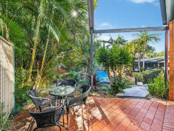 Shelly Beach townhouse for lifestyle or investment