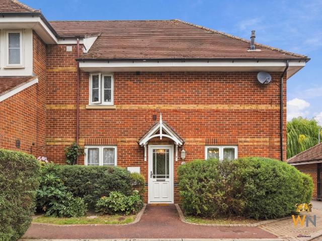 Shenfield, Brentwood CM15, 2 bed flat to rent, £1,700 pcm | PrimeLocation