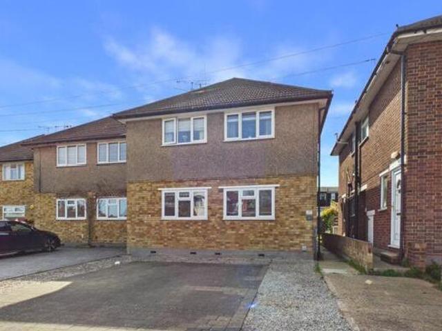 Shenfield, Hunter Avenue, Brentwood, 2 Bedroom Maisonette