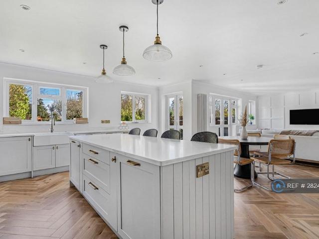 Shenley Hill, Radlett, WD7 5 bed detached house to rent £6,200 pcm £1,431 pw