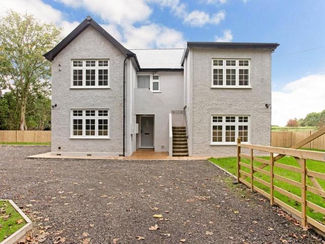 Shenley Lane St Albans AL2 2 bed flat to rent £2,100 pcm £485 pw