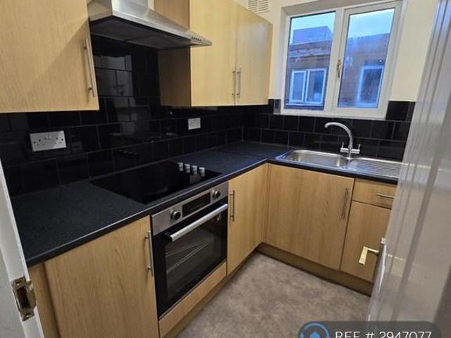 Shenley Road, Borehamwood, WD6 2 bed flat to rent £1,525 pcm £352 pw