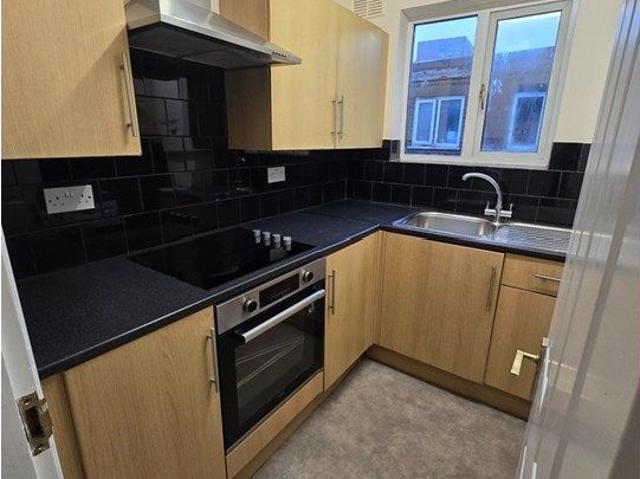 Shenley Road, Borehamwood WD6, 2 bed flat to rent, £1,500 pcm | PrimeLocation