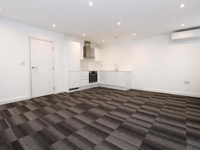 Shenley Road, Borehamwood WD6, 2 bed flat to rent, £1,600 pcm | PrimeLocation