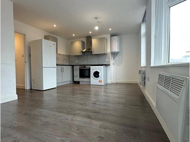 Shenley Road, Borehamwood WD6, 2 bed flat to rent, £1,625 pcm | PrimeLocation