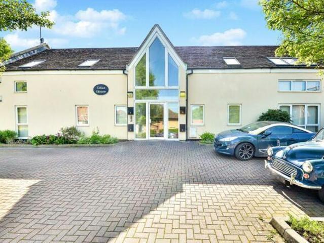 Shenley Road, Loughton, Milton Keynes. 2 bed apartment to rent £1,150 pcm £265 pw